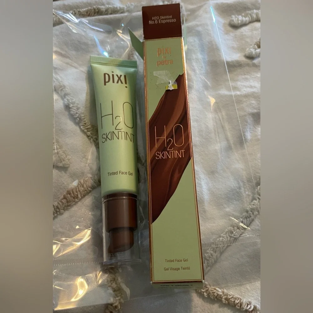 NIB- Pixi by Petra Skin Tint 1.18 fl.oz. Color is Espresso - Picture 11 of 13